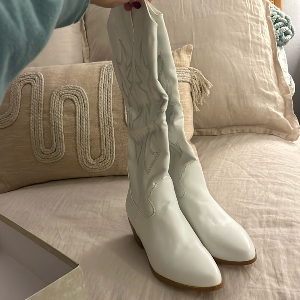 Never worn white cowgirl boots